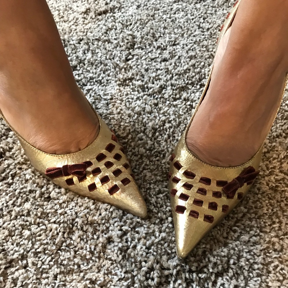 Classic with Flair Cracked Leather Pump!